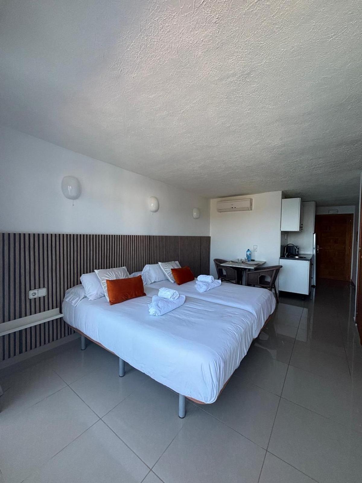 Es Grop Apartamentos Portinatx Extérieur photo